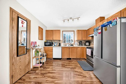 96 Covington Court Ne, Calgary, AB - Indoor Photo Showing Kitchen