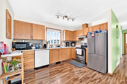 96 Covington Court Ne, Calgary, AB - Indoor Photo Showing Kitchen