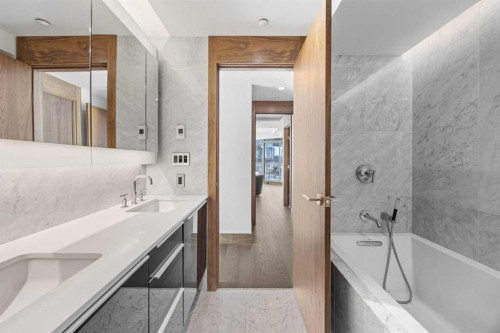 701-738 1 Avenue Sw, Calgary, AB - Indoor Photo Showing Bathroom