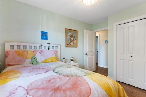 34 West Mcmanus Road, Cochrane, AB - Indoor Photo Showing Bedroom