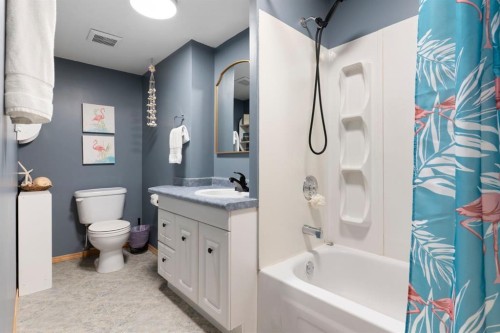 34 West Mcmanus Road, Cochrane, AB - Indoor Photo Showing Bathroom