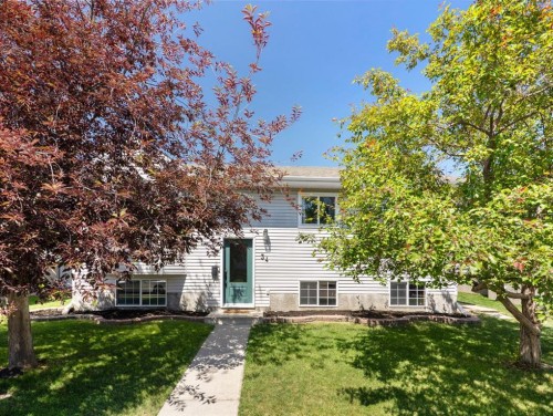 34 West Mcmanus Road, Cochrane, AB - Outdoor