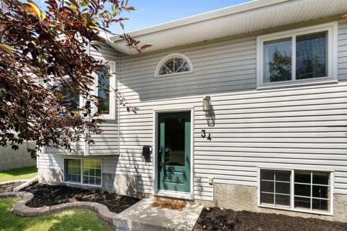 34 West Mcmanus Road, Cochrane, AB - Outdoor