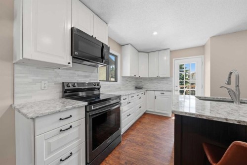 71 Riverglen Crescent Se, Calgary, AB - Indoor Photo Showing Kitchen With Upgraded Kitchen