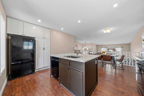 71 Riverglen Crescent Se, Calgary, AB - Indoor Photo Showing Kitchen