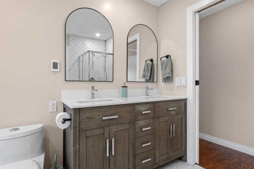 71 Riverglen Crescent Se, Calgary, AB - Indoor Photo Showing Bathroom