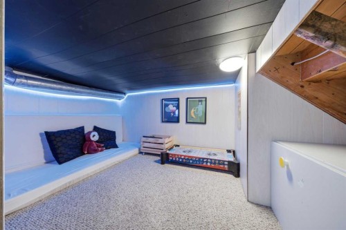 71 Riverglen Crescent Se, Calgary, AB - Indoor Photo Showing Other Room