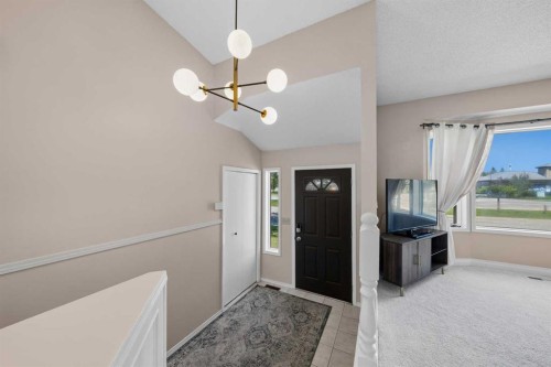 71 Riverglen Crescent Se, Calgary, AB - Indoor Photo Showing Other Room