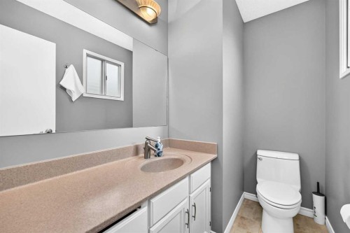 43 Brabourne Mews Sw, Calgary, AB - Indoor Photo Showing Bathroom