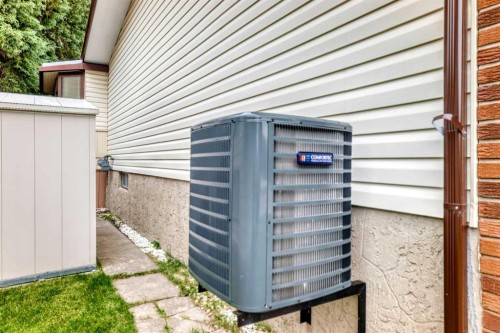 43 Brabourne Mews Sw, Calgary, AB - Outdoor