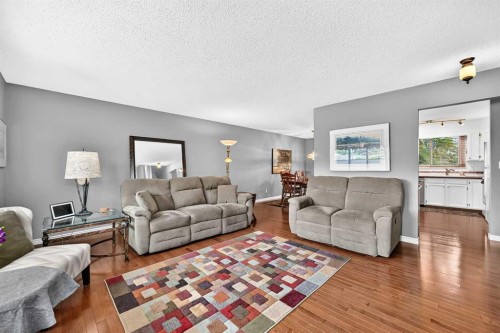 43 Brabourne Mews Sw, Calgary, AB - Indoor Photo Showing Living Room