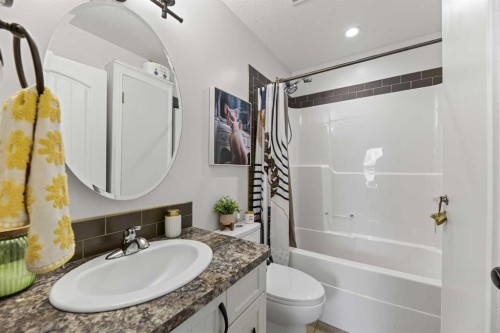 6 Valarosa Cove, Didsbury, AB - Indoor Photo Showing Bathroom
