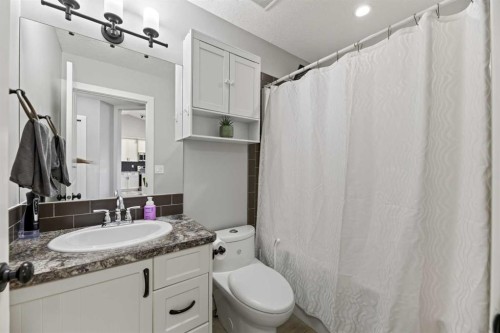 6 Valarosa Cove, Didsbury, AB - Indoor Photo Showing Bathroom