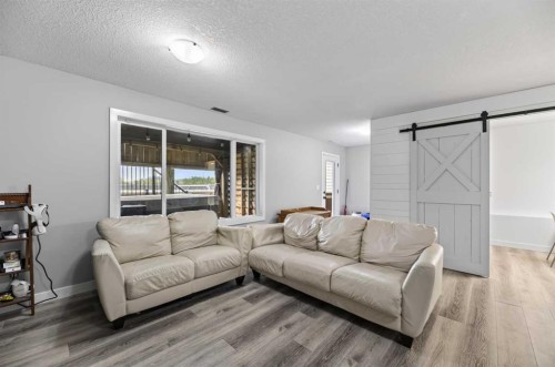 6 Valarosa Cove, Didsbury, AB - Indoor Photo Showing Living Room