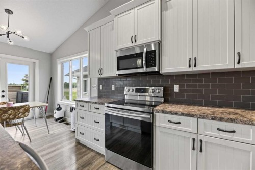 6 Valarosa Cove, Didsbury, AB - Indoor Photo Showing Kitchen With Upgraded Kitchen