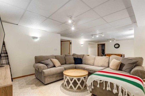 1324 Lake Sylvan Drive Se, Calgary, AB 