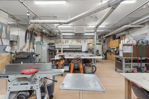 2444-2330 Fish Creek Boulevard Sw, Calgary, AB - Indoor Photo Showing Garage