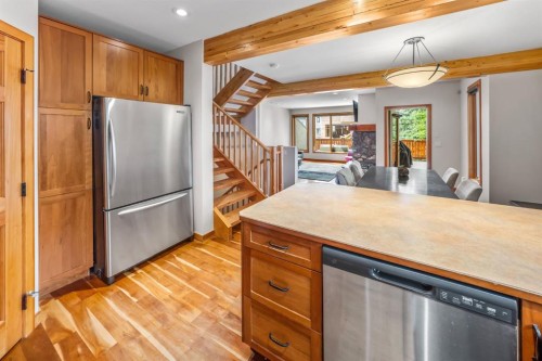 4-813 5Th Street, Canmore, AB - Indoor Photo Showing Kitchen