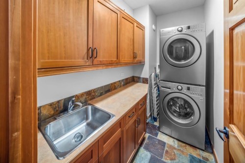 4-813 5Th Street, Canmore, AB - Indoor Photo Showing Laundry Room