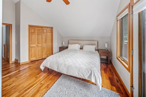 4-813 5Th Street, Canmore, AB - Indoor Photo Showing Bedroom