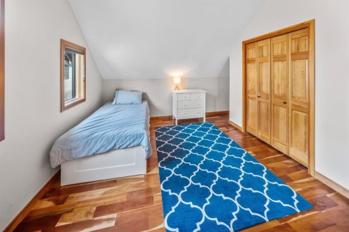 4-813 5Th Street, Canmore, AB - Indoor Photo Showing Bedroom