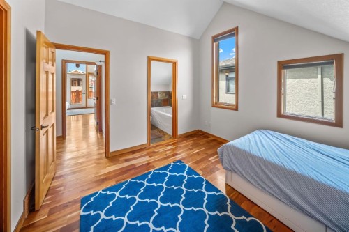 4-813 5Th Street, Canmore, AB - Indoor Photo Showing Bedroom