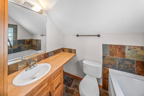 4-813 5Th Street, Canmore, AB - Indoor Photo Showing Bathroom