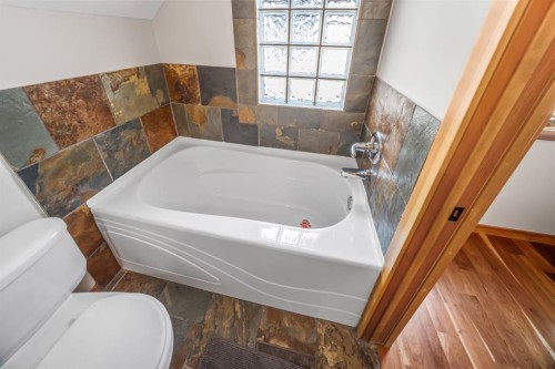 4-813 5Th Street, Canmore, AB - Indoor Photo Showing Bathroom