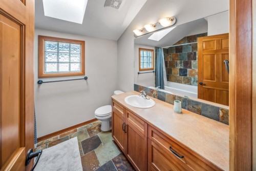 4-813 5Th Street, Canmore, AB - Indoor Photo Showing Bathroom
