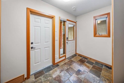 4-813 5Th Street, Canmore, AB - Indoor Photo Showing Other Room