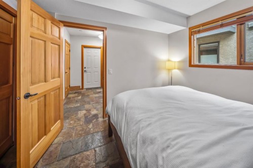 4-813 5Th Street, Canmore, AB - Indoor Photo Showing Bedroom