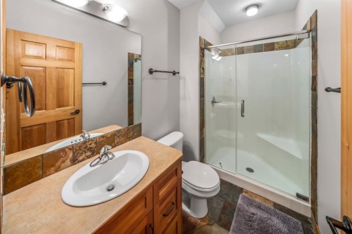 4-813 5Th Street, Canmore, AB - Indoor Photo Showing Bathroom
