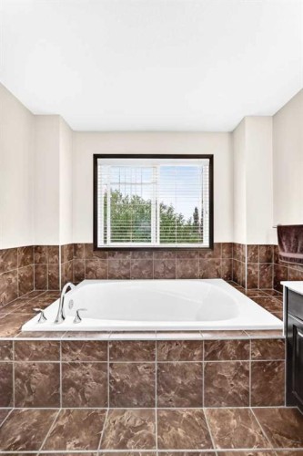 188 Hawkmere Way, Chestermere, AB - Indoor Photo Showing Bathroom