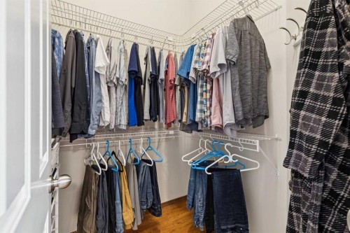410 Millrise Drive Sw, Calgary, AB - Indoor With Storage