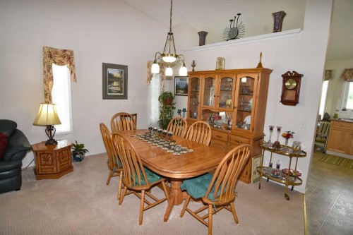 33 Strathmore Lakes Bay, Strathmore, AB - Indoor Photo Showing Dining Room