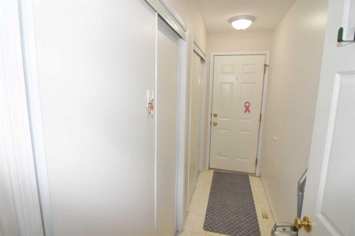 33 Strathmore Lakes Bay, Strathmore, AB - Indoor Photo Showing Other Room