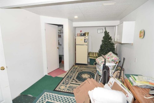33 Strathmore Lakes Bay, Strathmore, AB - Indoor Photo Showing Other Room