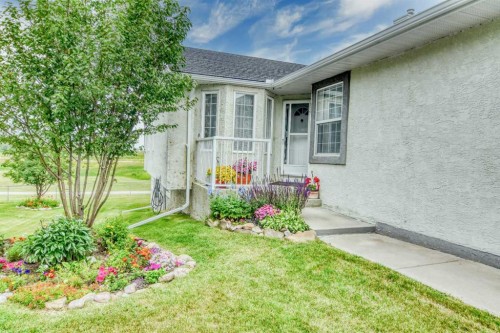 33 Strathmore Lakes Bay, Strathmore, AB - Outdoor