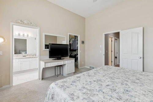 38 Edgevalley Manor Nw, Calgary, AB - Indoor Photo Showing Bedroom