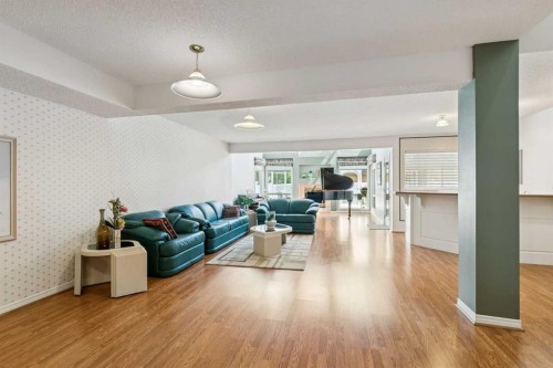 38 Edgevalley Manor Nw, Calgary, AB - Indoor Photo Showing Living Room