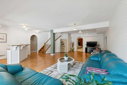 38 Edgevalley Manor Nw, Calgary, AB - Indoor Photo Showing Living Room