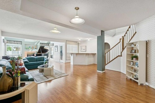 38 Edgevalley Manor Nw, Calgary, AB - Indoor Photo Showing Living Room