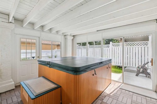 38 Edgevalley Manor Nw, Calgary, AB - Indoor