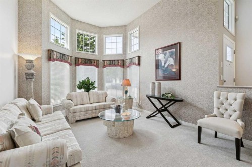 38 Edgevalley Manor Nw, Calgary, AB - Indoor Photo Showing Living Room