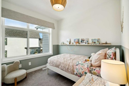 171 Dieppe Drive Sw, Calgary, AB - Indoor Photo Showing Bedroom