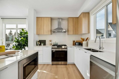 171 Dieppe Drive Sw, Calgary, AB - Indoor Photo Showing Kitchen With Double Sink
