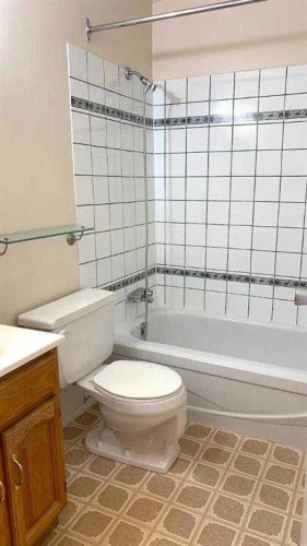 2312 1 Street Nw, Calgary, AB - Indoor Photo Showing Bathroom