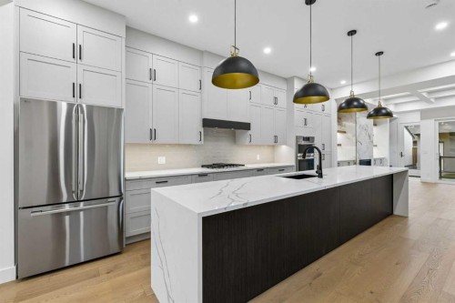 1810 19 Avenue Nw, Calgary, AB - Indoor Photo Showing Kitchen With Upgraded Kitchen