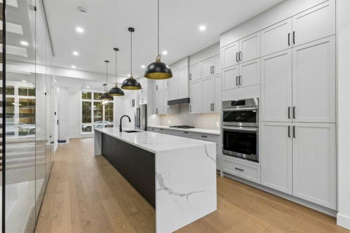 1810 19 Avenue Nw, Calgary, AB - Indoor Photo Showing Kitchen With Upgraded Kitchen