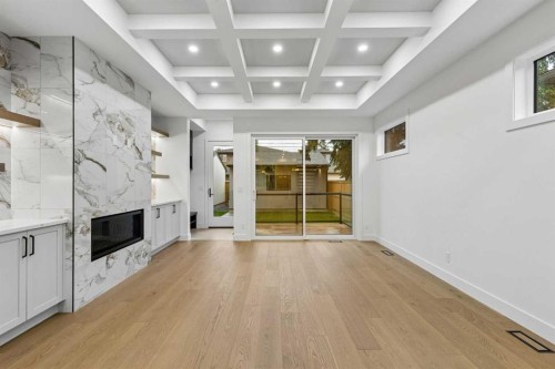 1810 19 Avenue Nw, Calgary, AB - Indoor With Fireplace